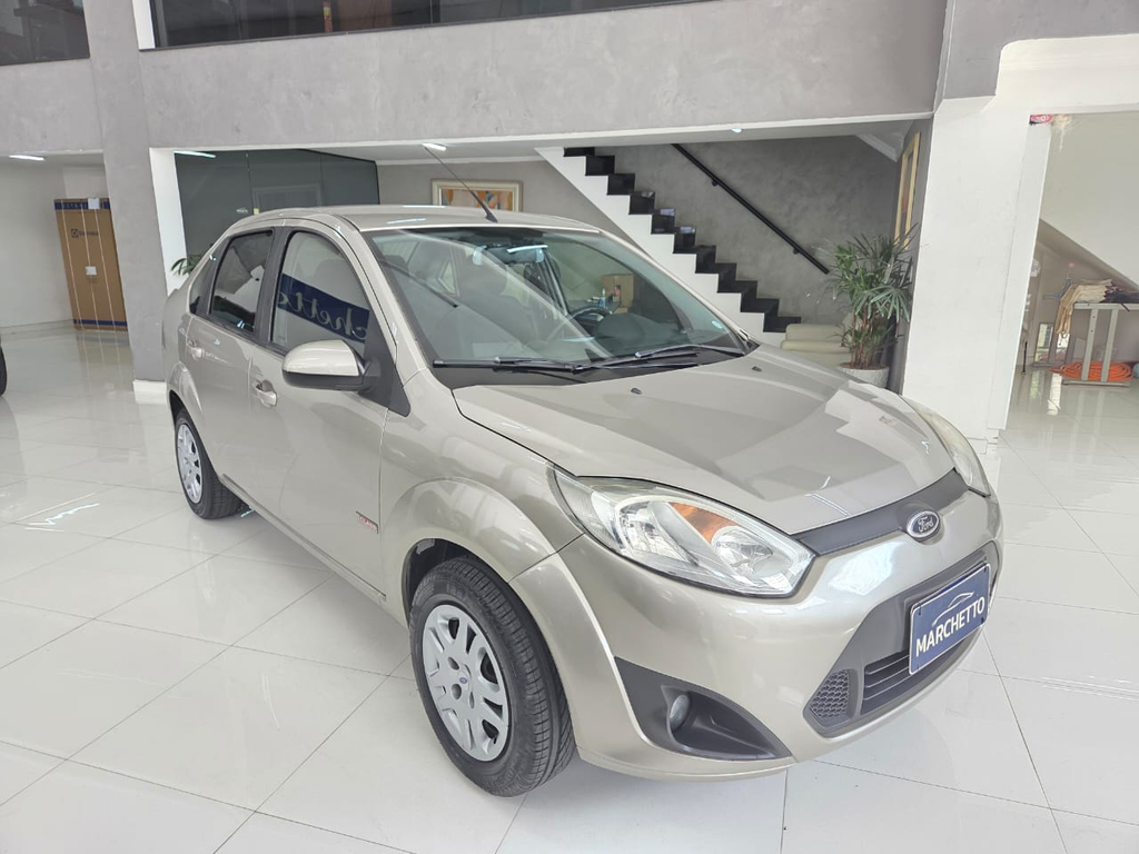 Ford Fiesta Sedan Prata