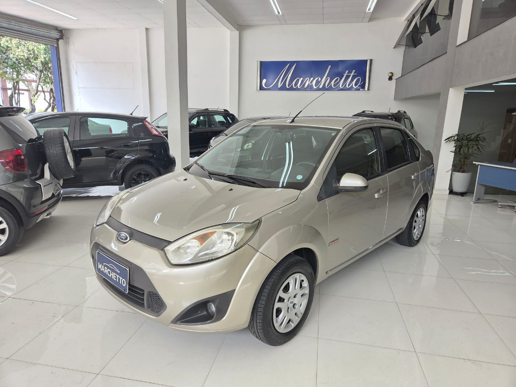 Ford Fiesta Sedan Prata