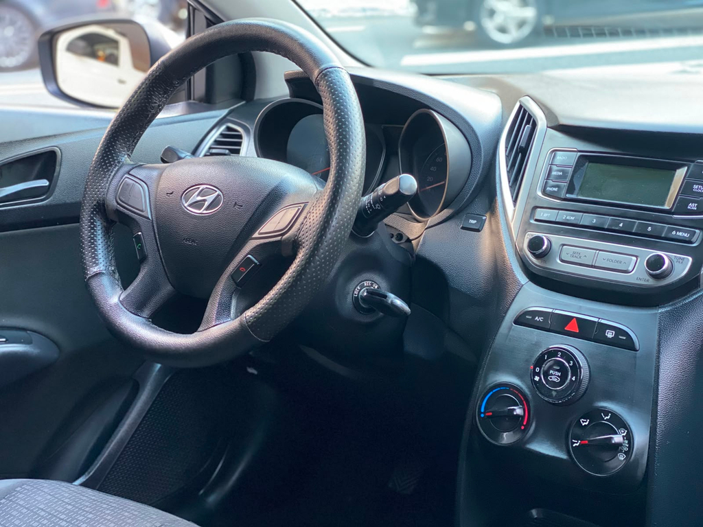Hyundai HB20 Prata