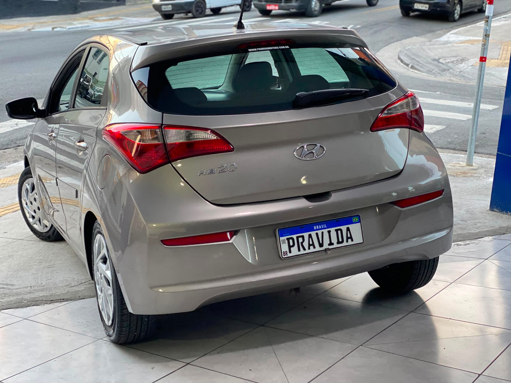 Hyundai HB20 Prata