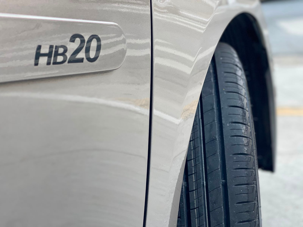Hyundai HB20 Prata