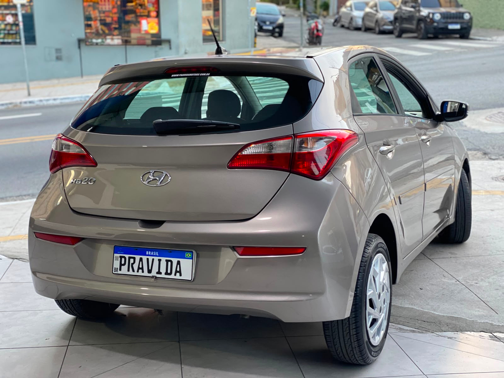 Hyundai HB20 Prata