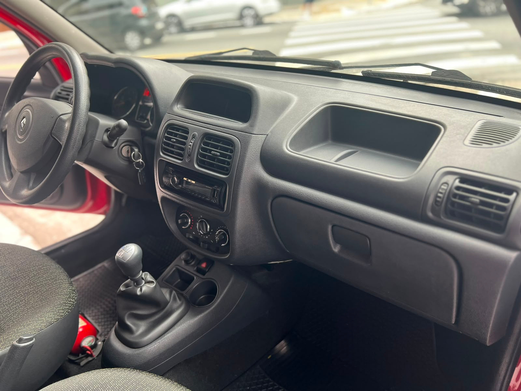 Renault Clio Vermelho