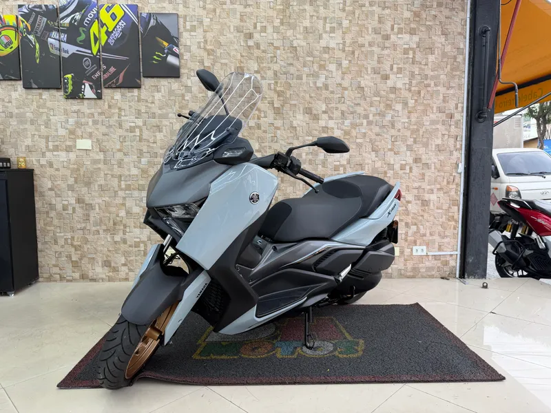 Yamaha XMAX 300 Cinza