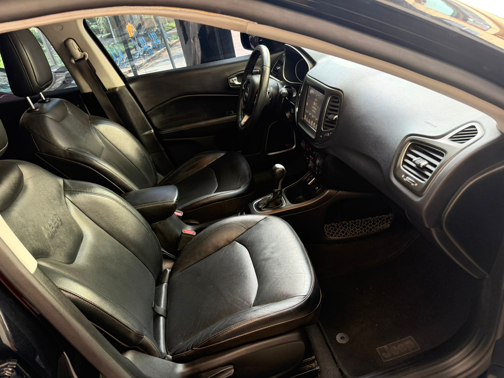 Jeep Compass Preto