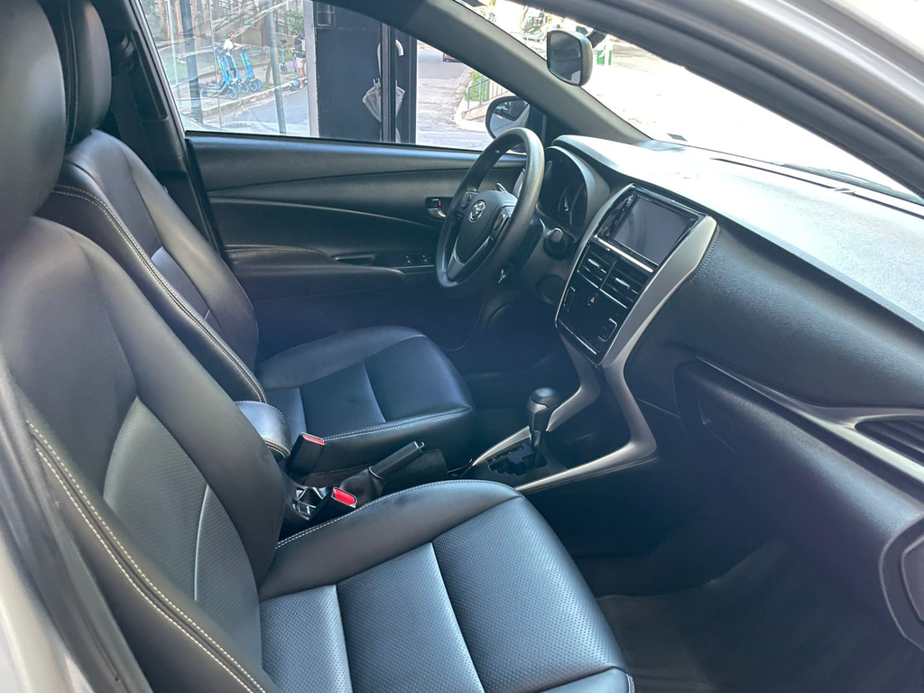 Toyota Yaris Hatch Prata