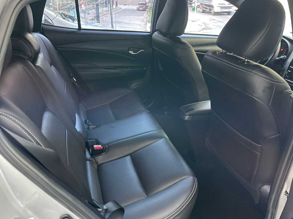 Toyota Yaris Hatch Prata