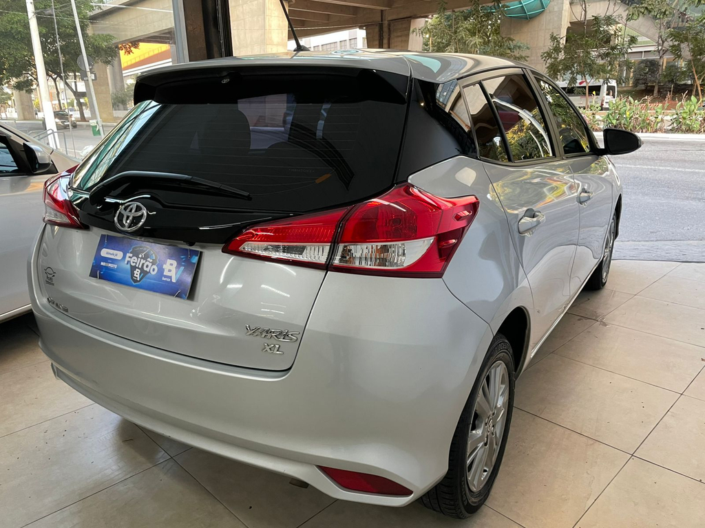 Toyota Yaris Hatch Prata