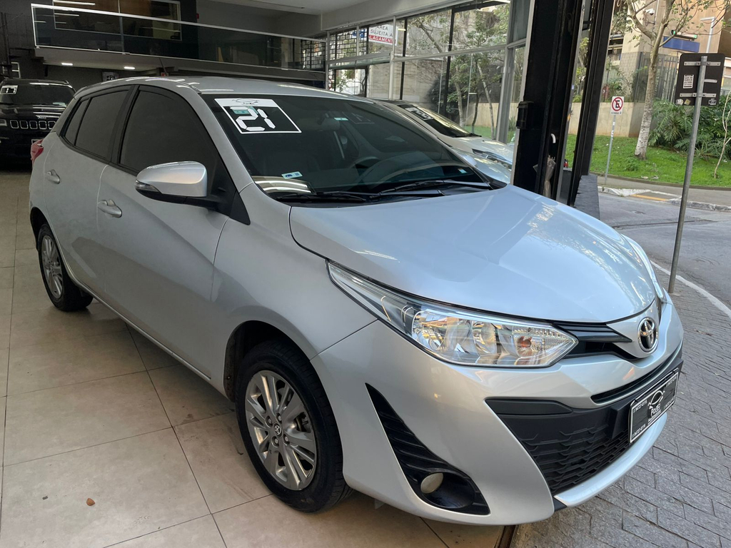Toyota Yaris Hatch Prata
