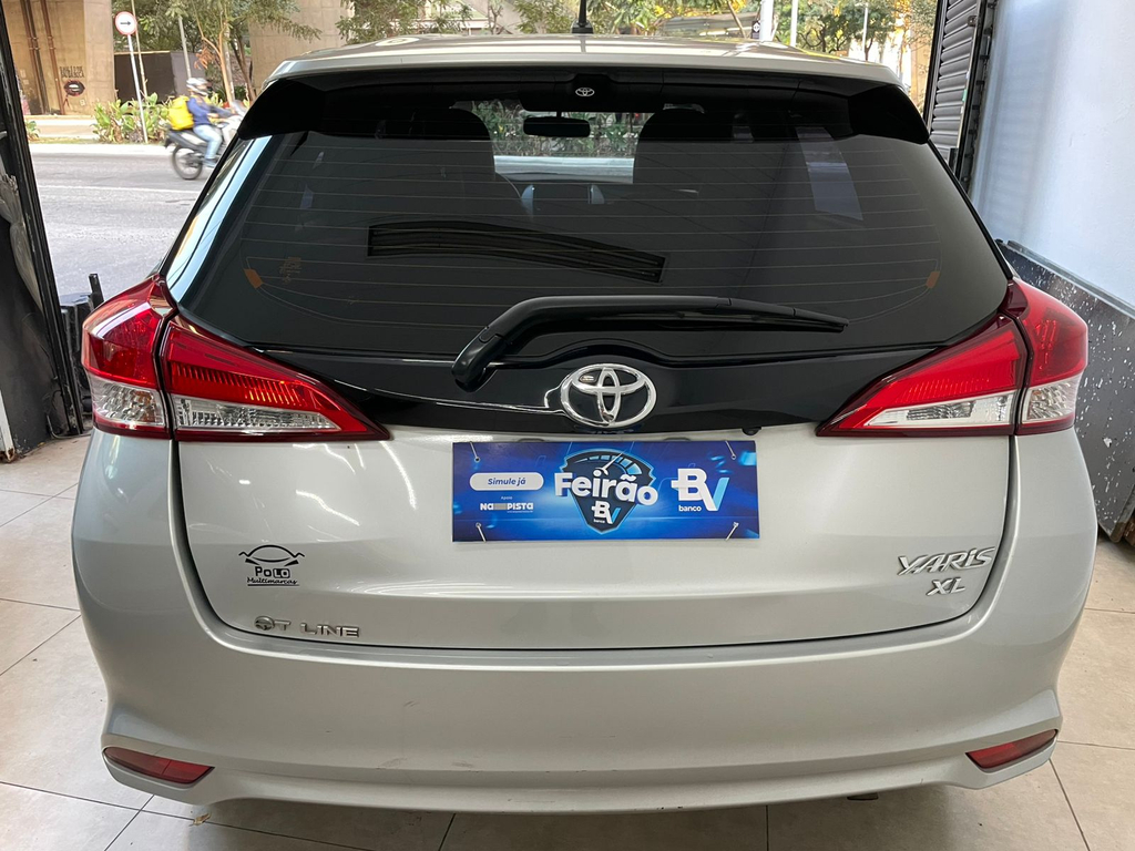Toyota Yaris Hatch Prata
