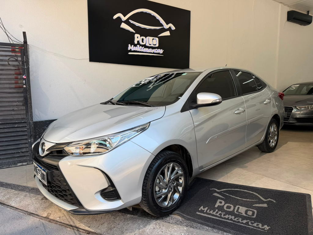 Toyota Yaris Sedan Prata