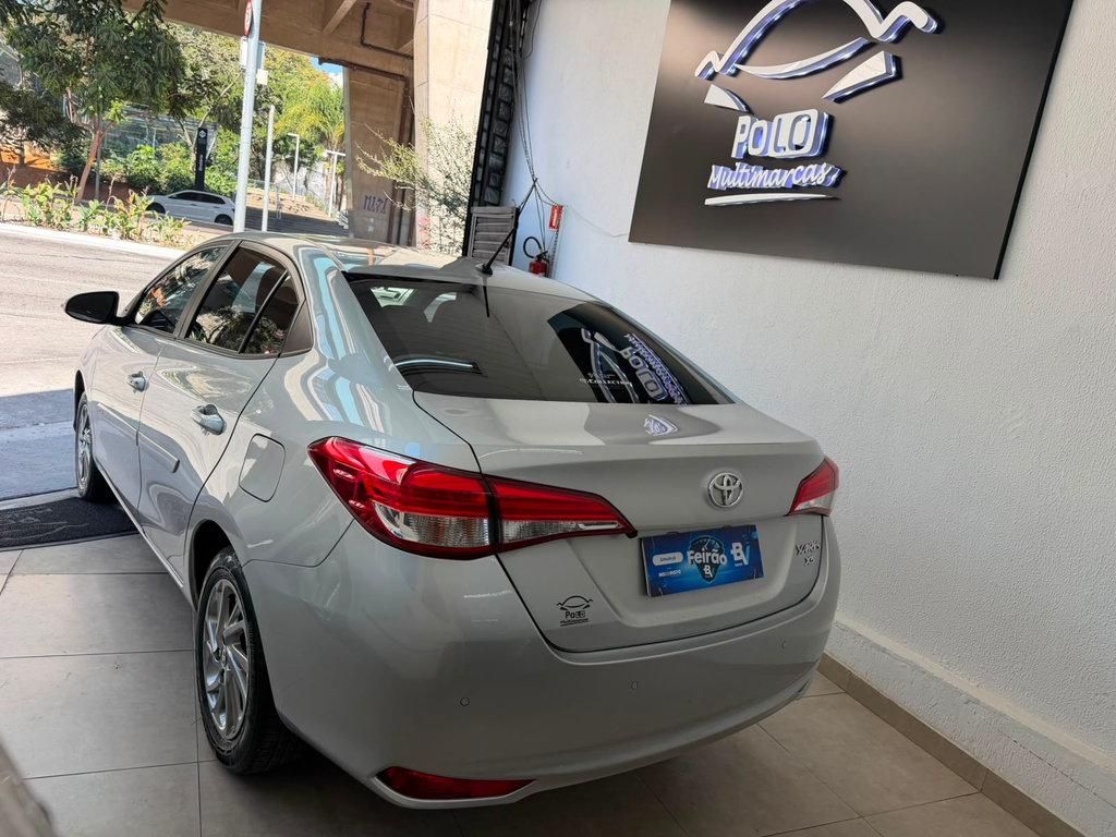 Toyota Yaris Sedan Prata