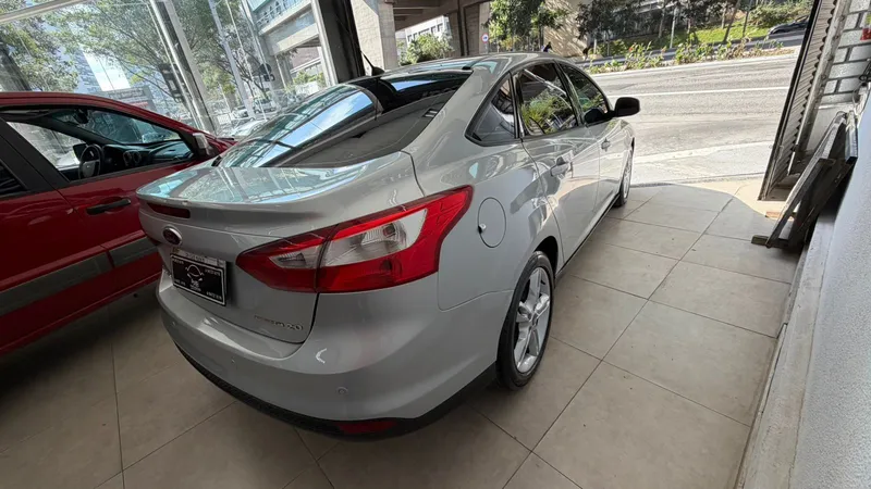 Ford Focus Sedan Prata