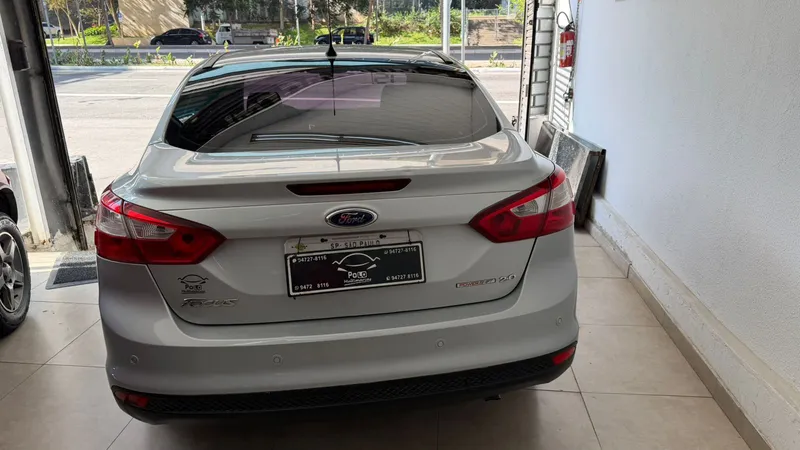 Ford Focus Sedan Prata