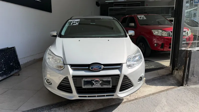Ford Focus Sedan Prata