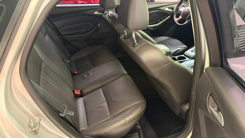 Ford Focus Sedan Prata