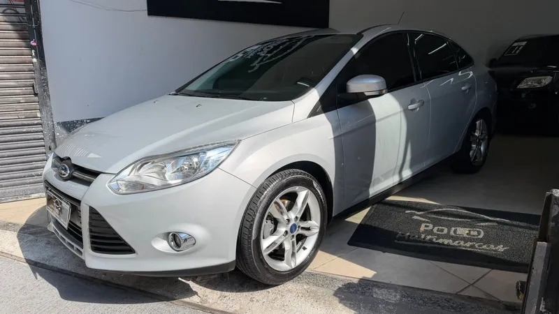 Ford Focus Sedan Prata