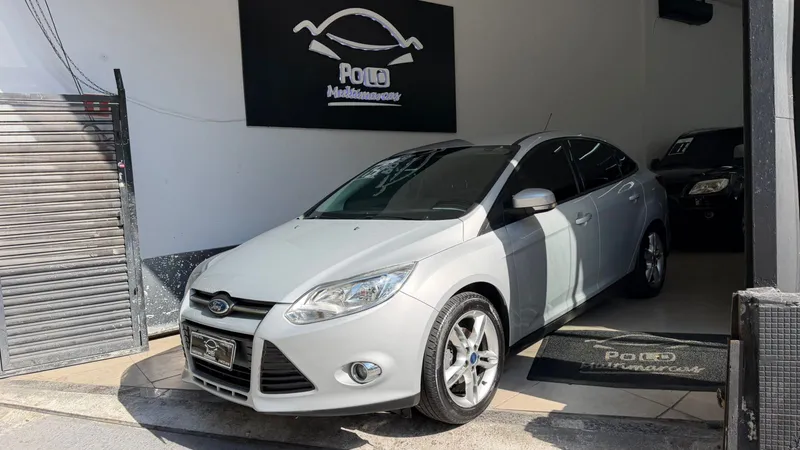 Ford Focus Sedan Prata