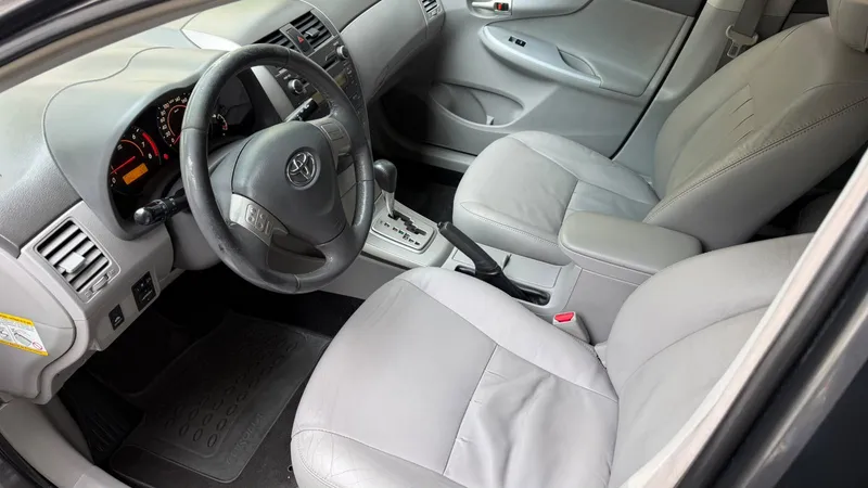 Toyota Corolla Cinza