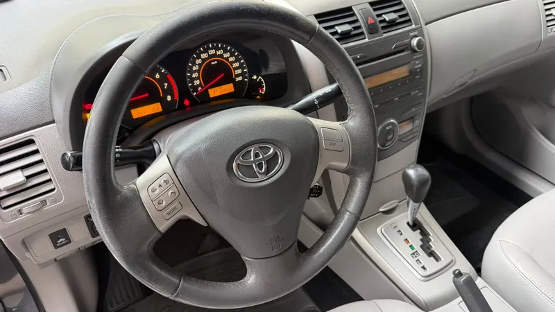 Toyota Corolla Cinza