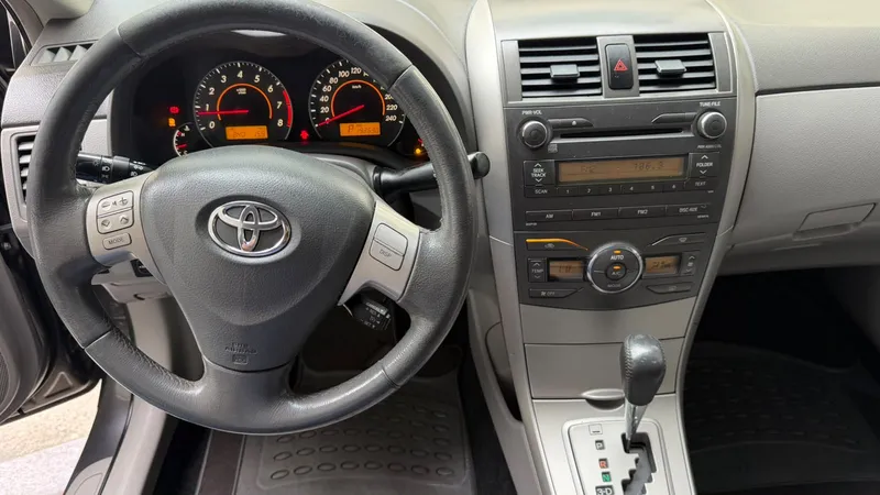 Toyota Corolla Cinza