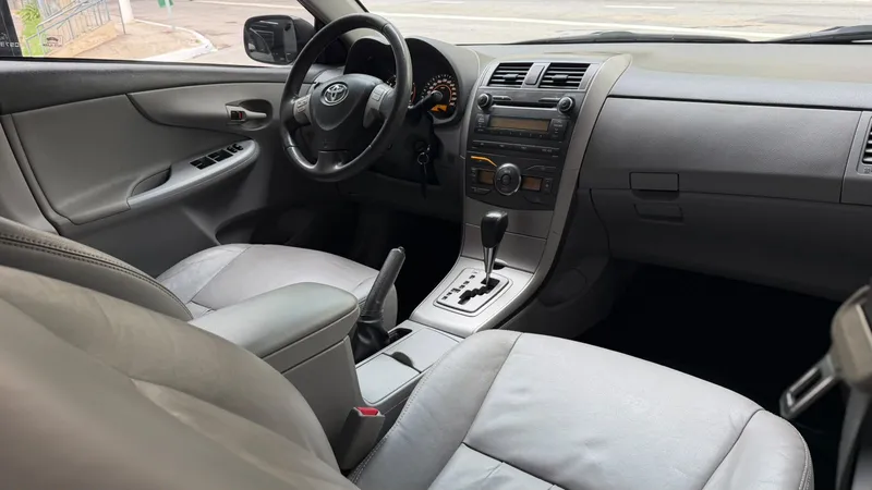 Toyota Corolla Cinza
