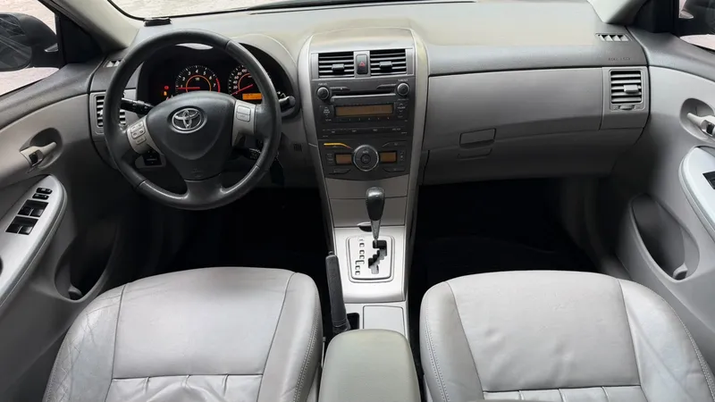 Toyota Corolla Cinza