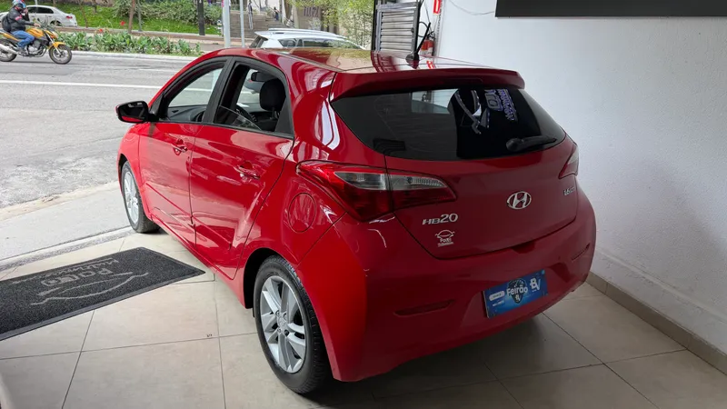 Hyundai HB20 Vermelho