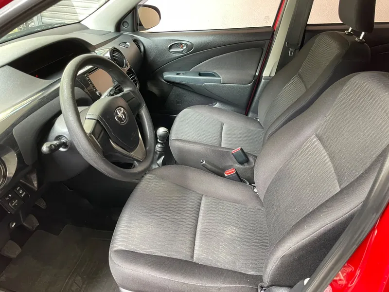 Toyota ETIOS Vermelho