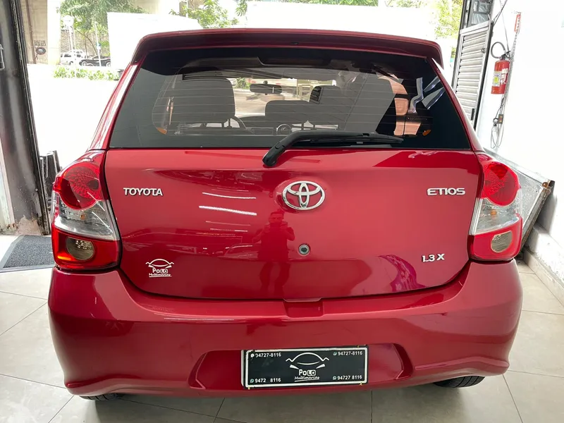 Toyota ETIOS Vermelho