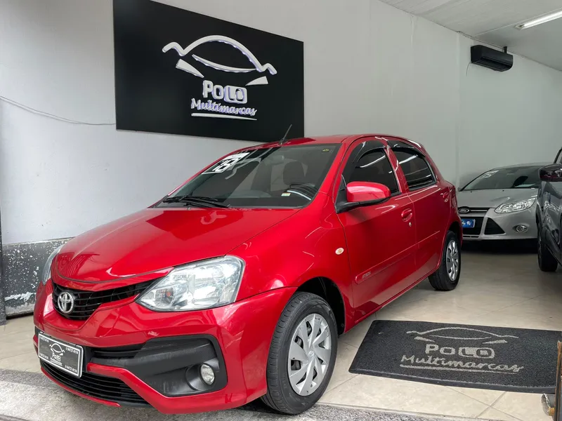 Toyota ETIOS Vermelho