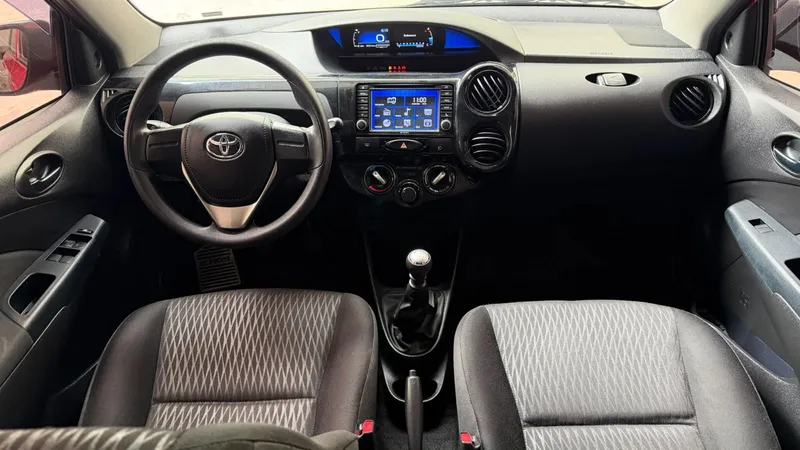 Toyota ETIOS Vermelho