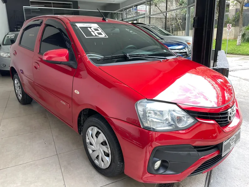 Toyota ETIOS Vermelho