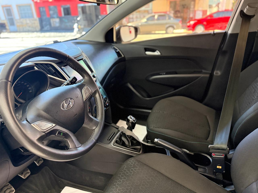 Hyundai HB20X Verde