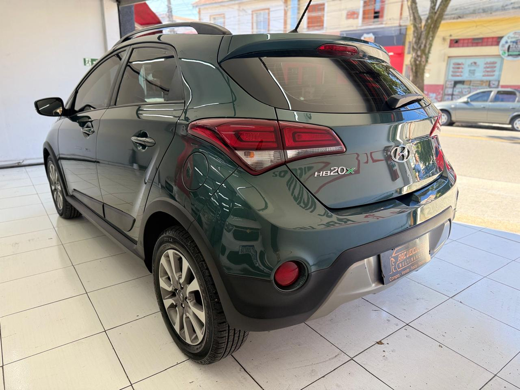 Hyundai HB20X Verde