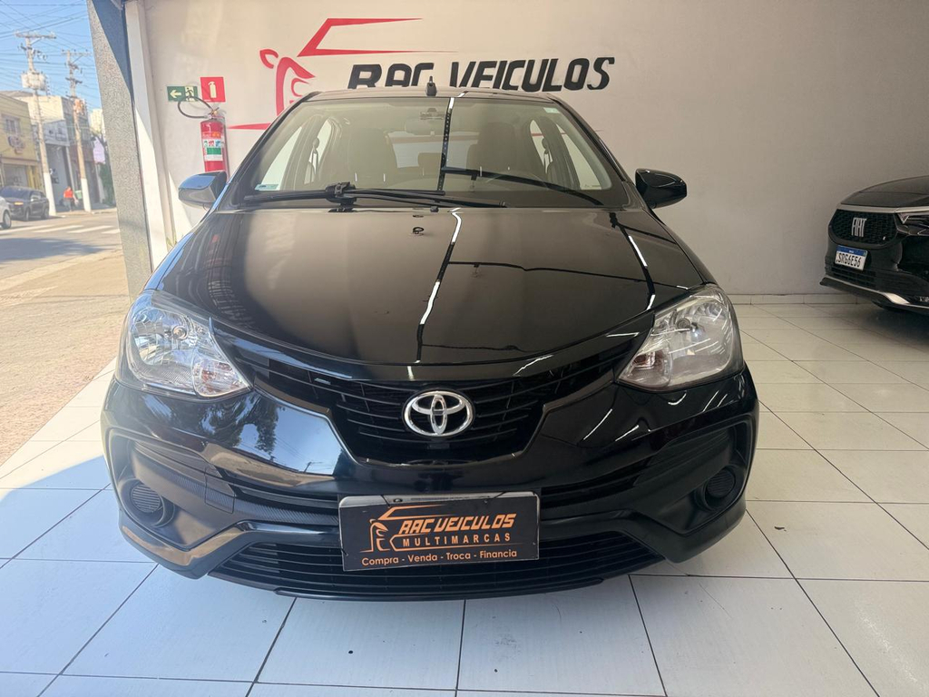 Toyota ETIOS Preto