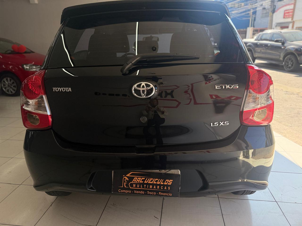 Toyota ETIOS Preto