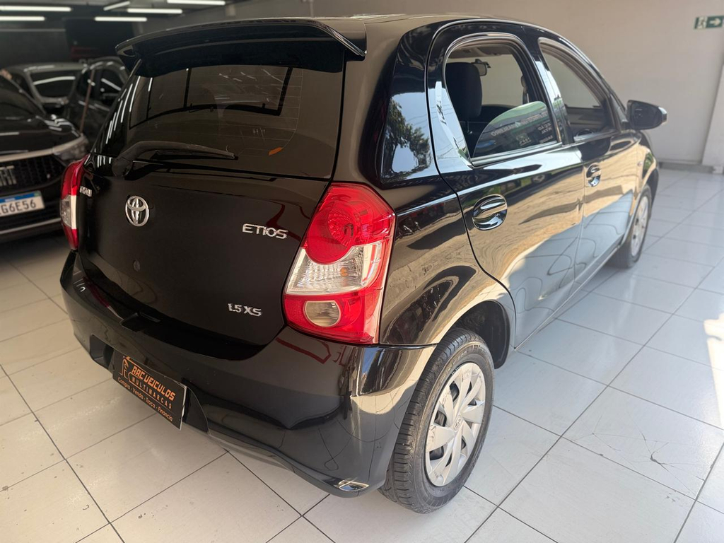 Toyota ETIOS Preto