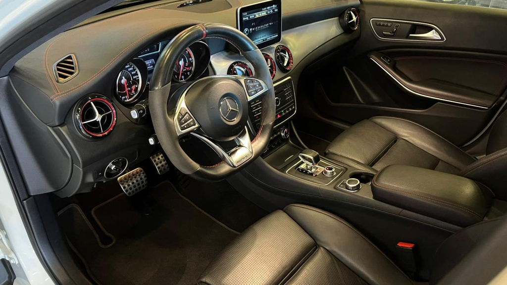 Mercedes Benz GLA 45 Branco