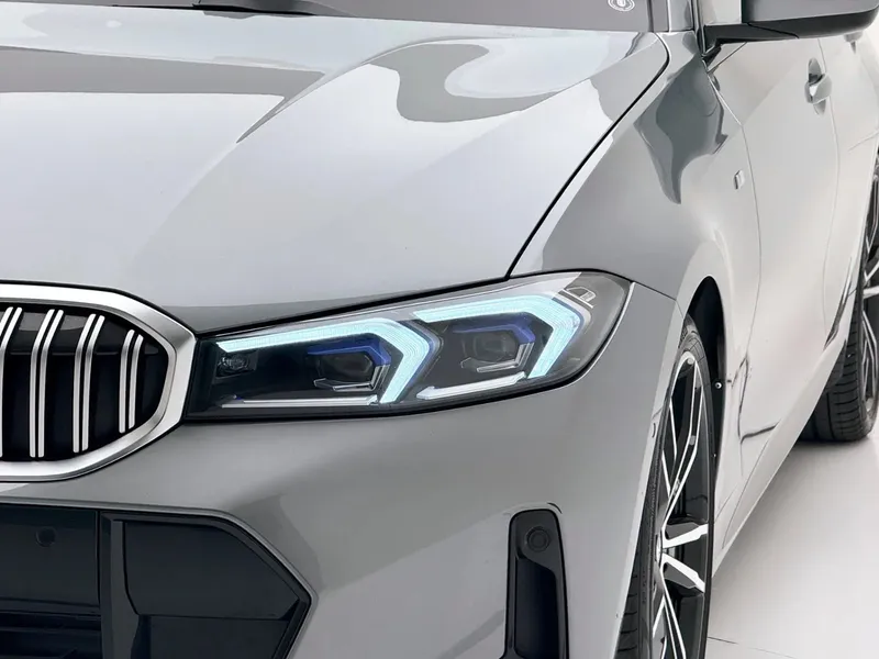 BMW 320i Cinza
