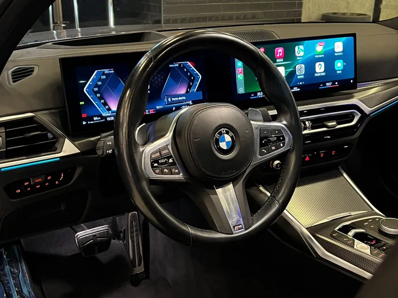 BMW 320i Cinza