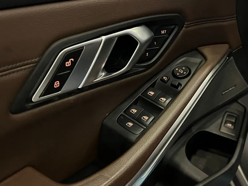 BMW 320i Cinza