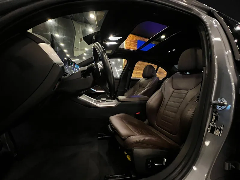 BMW 320i Cinza