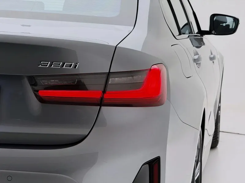 BMW 320i Cinza