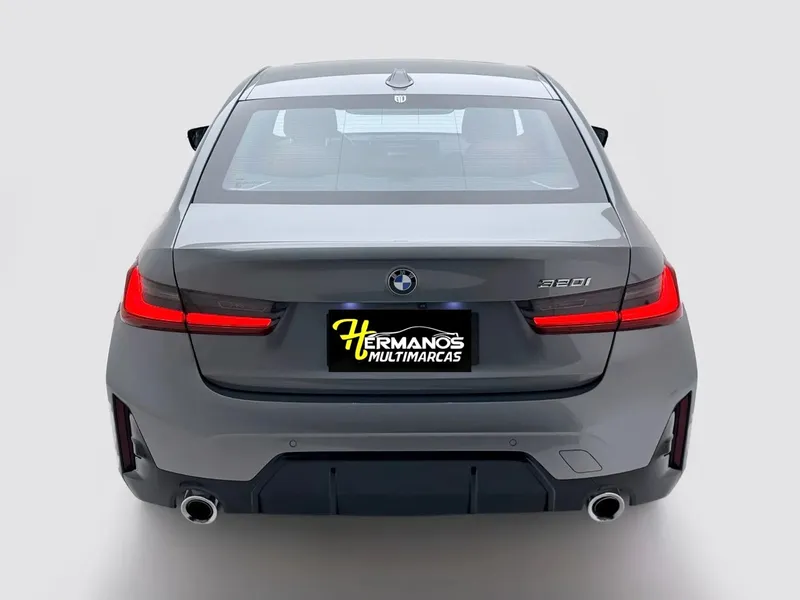 BMW 320i Cinza