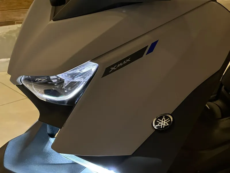 Yamaha XMAX Cinza