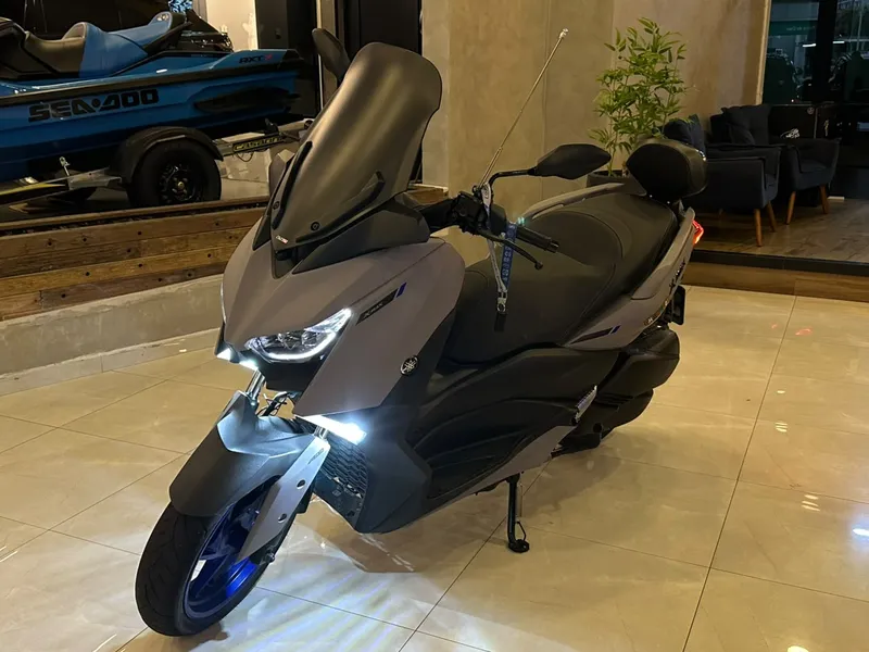 Yamaha XMAX Cinza