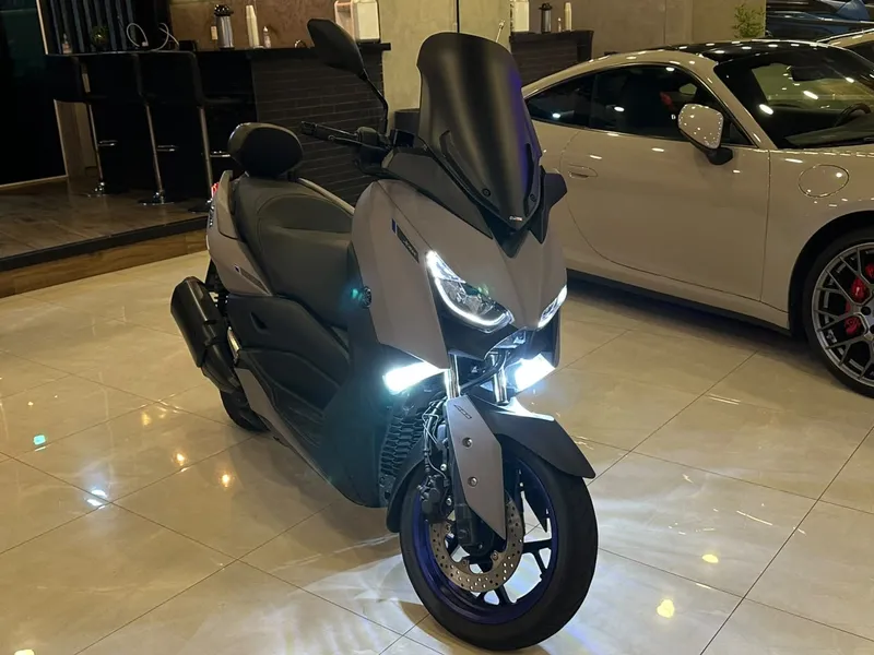 Yamaha XMAX Cinza