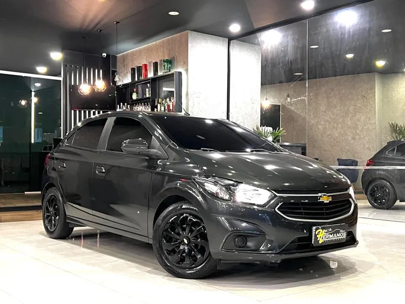 Chevrolet Onix Cinza