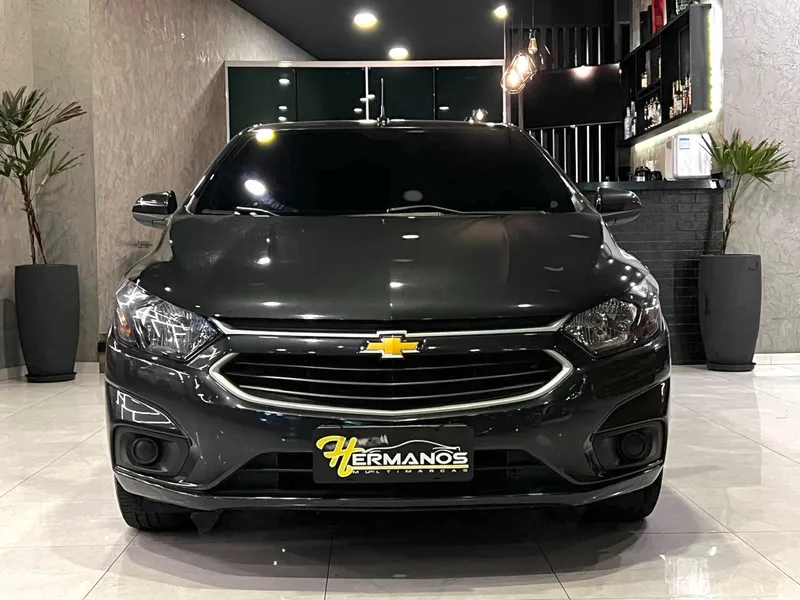 Chevrolet Onix Cinza